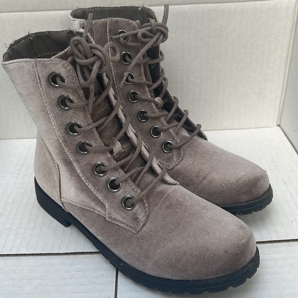 PALACE Boots - Picture 2 of 5